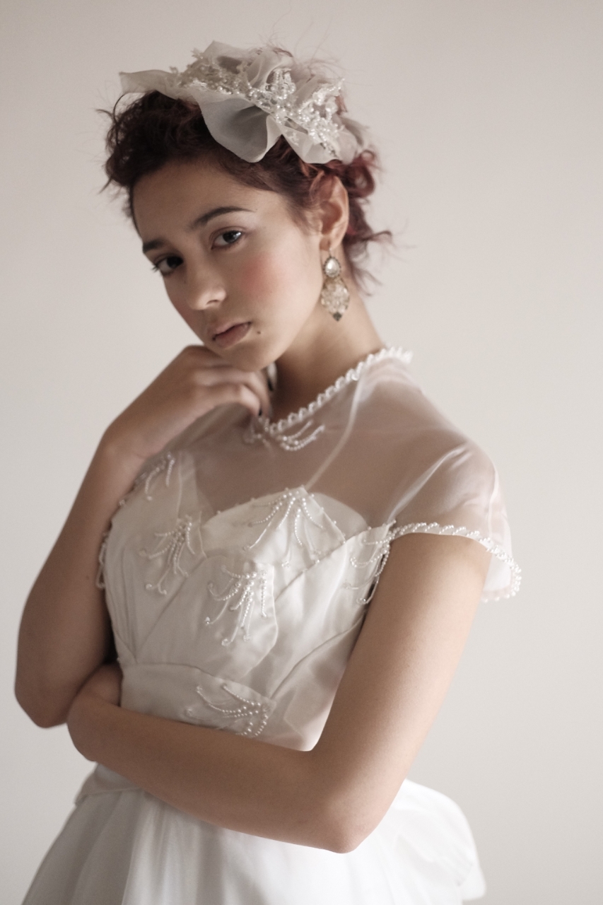 モチーフをパールであしらうことで立体感とリュスクに